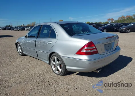 2006 Mercedes-Benz C 230 Sport from USA, damaged, VIN WDBRF52H36F744881